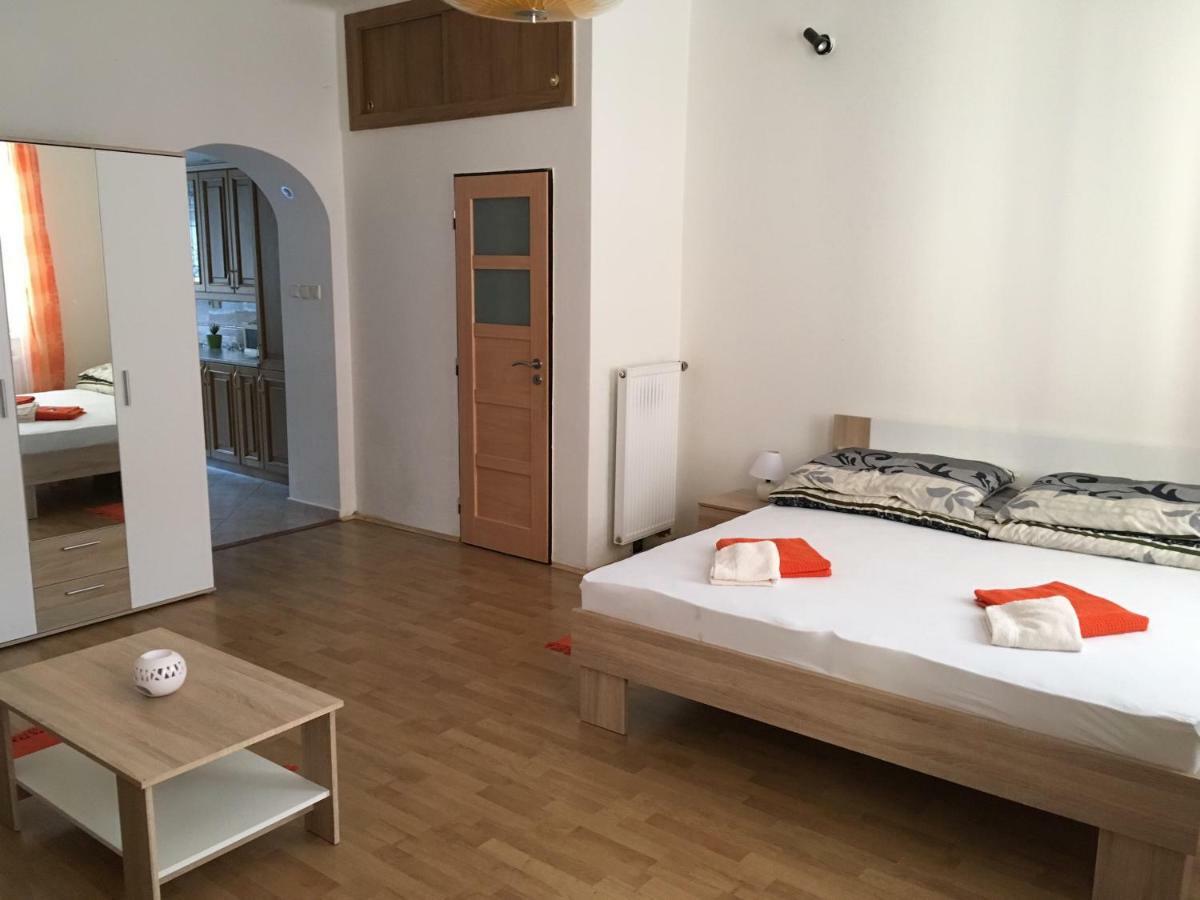 Dvacitka Apartment Ceske Budejovice Ngoại thất bức ảnh
